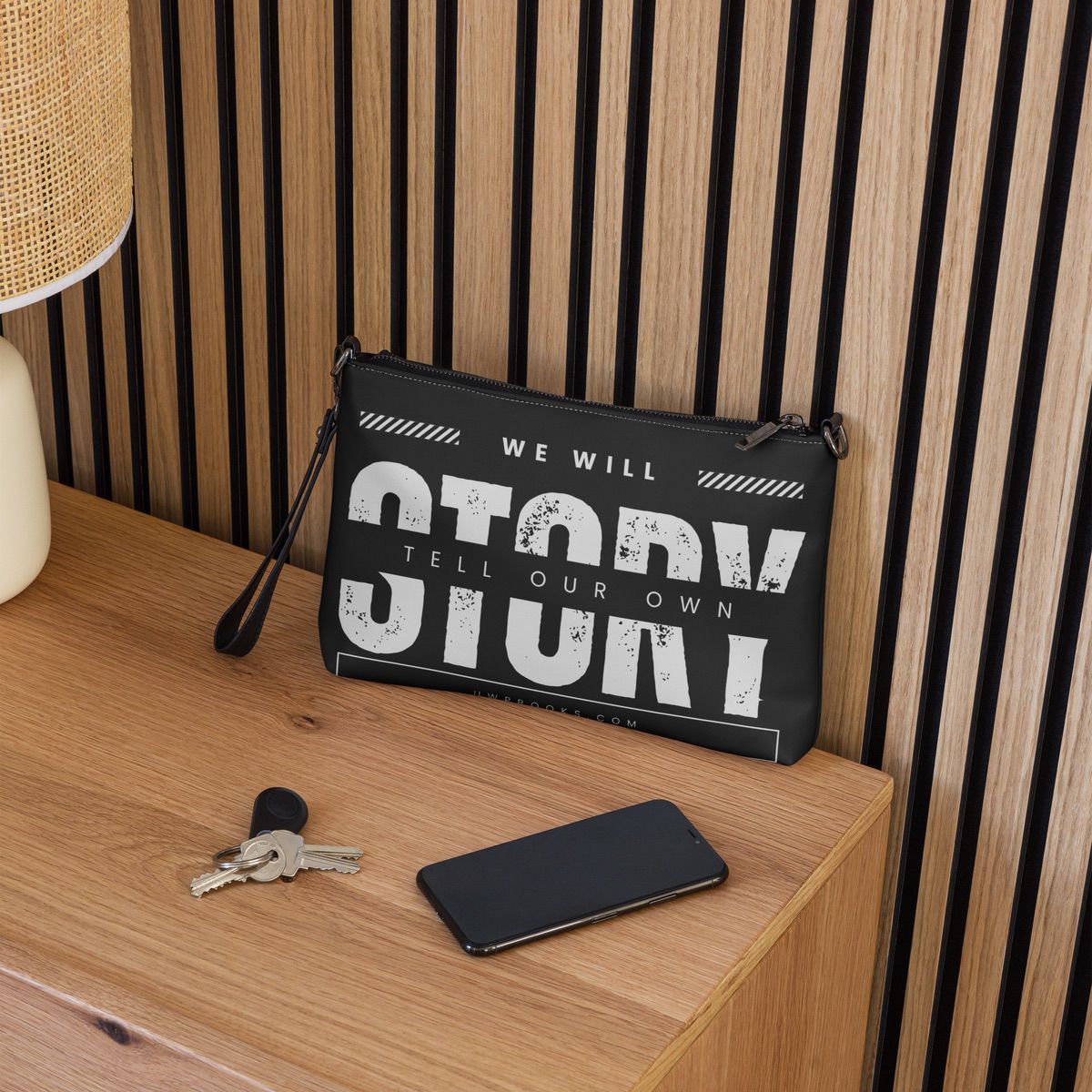 Uwp Merch Glutch 82732894